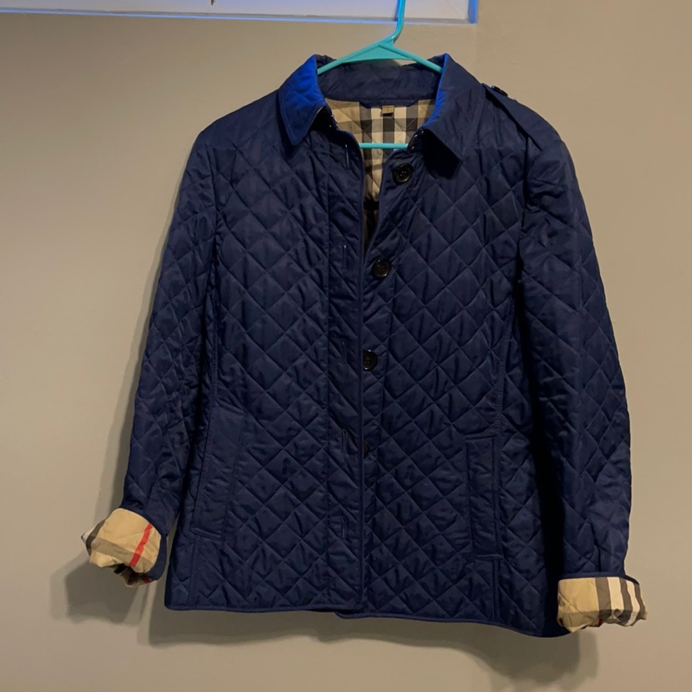 Burberry navy quilted jacket. Worn 3x. No damage. Size large